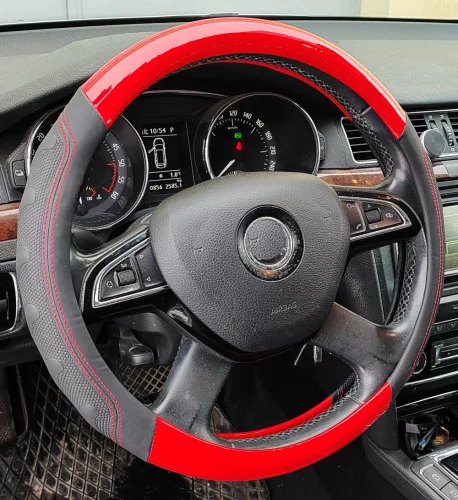 Műbőr kormányvédő - 38cm - fekete-piros - 203-9