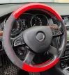 Műbőr kormányvédő - 38cm - fekete-piros - 203-9