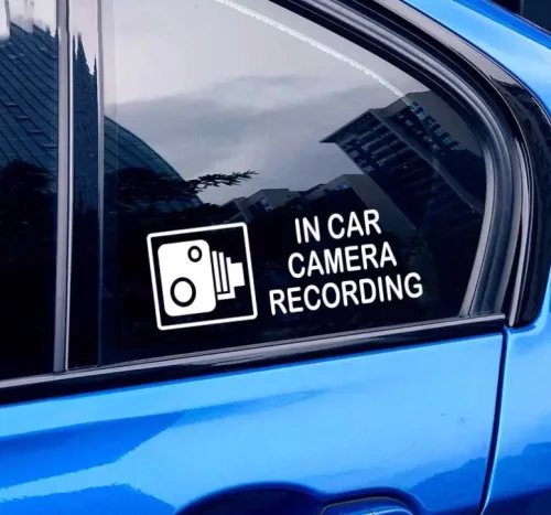 Menetrögzítő kamera az autóban / In car camera recording matrica