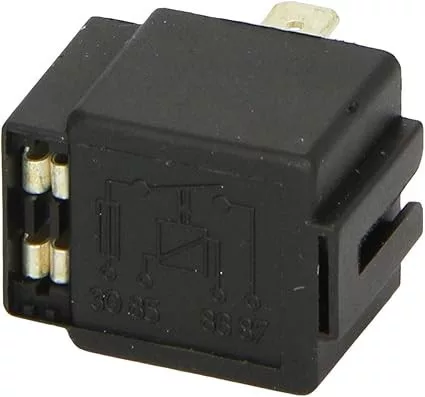 4 lábú relé 12V 30A + biztosíték 30A